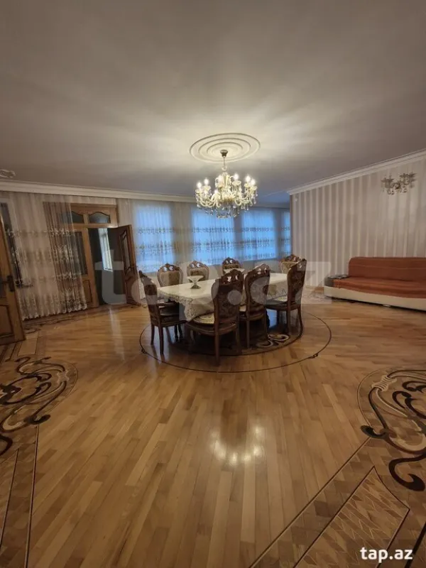 Satılır 8 otaqlı həyət evi