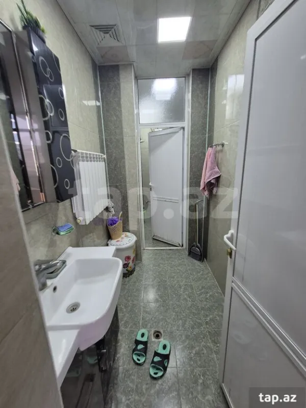 Satılır 8 otaqlı həyət evi