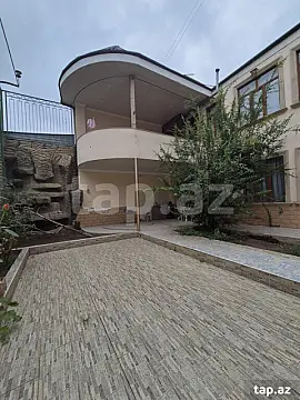 Satılır 8 otaqlı həyət evi
