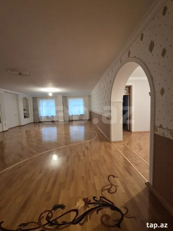 Satılır 8 otaqlı həyət evi