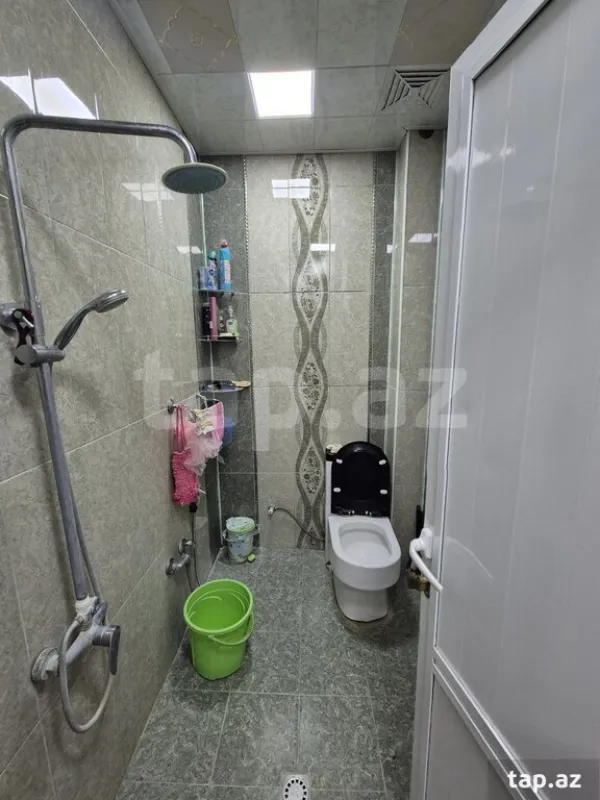 Satılır 8 otaqlı həyət evi