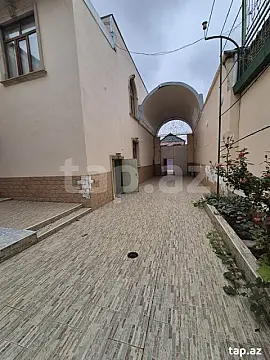 Satılır 8 otaqlı həyət evi