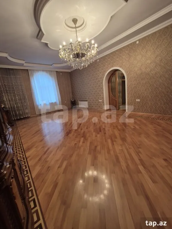 Satılır 8 otaqlı həyət evi