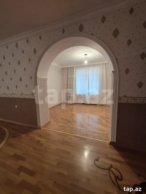 Satılır 8 otaqlı həyət evi