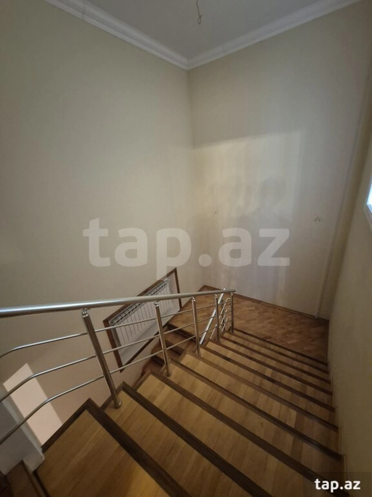 Satılır 8 otaqlı həyət evi