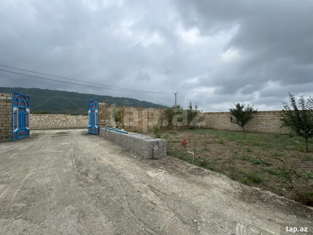 Satılır 5 otaqlı həyət evi