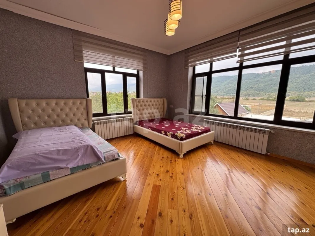 Satılır 5 otaqlı həyət evi