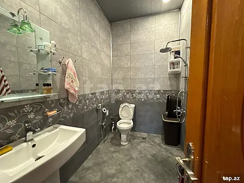 Satılır 5 otaqlı həyət evi