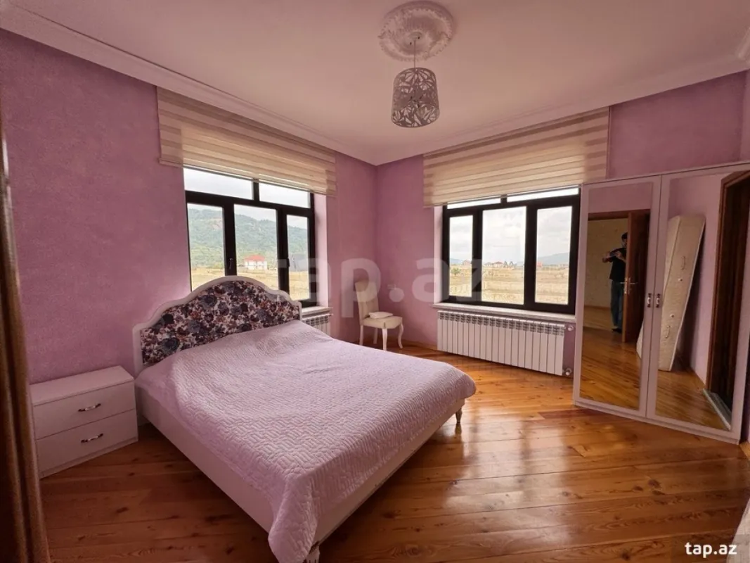 Satılır 5 otaqlı həyət evi