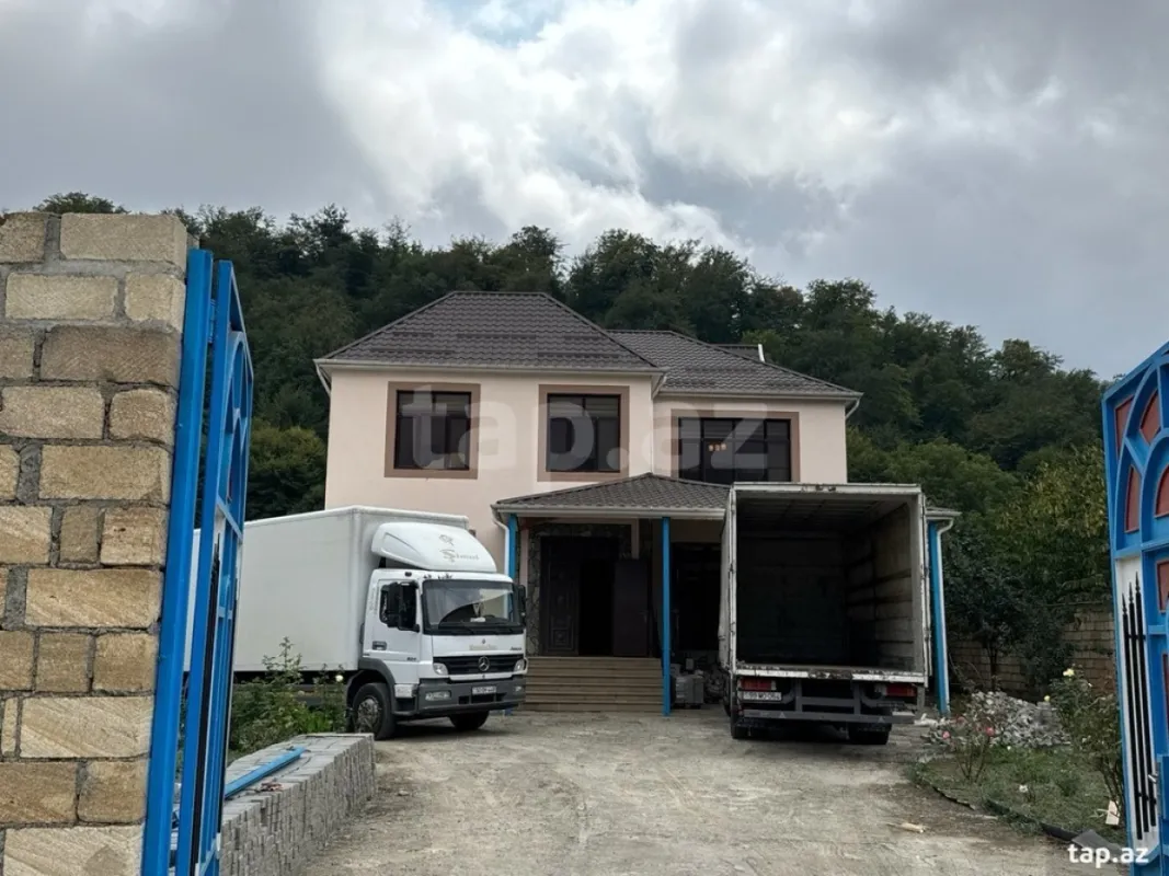 Satılır 5 otaqlı həyət evi