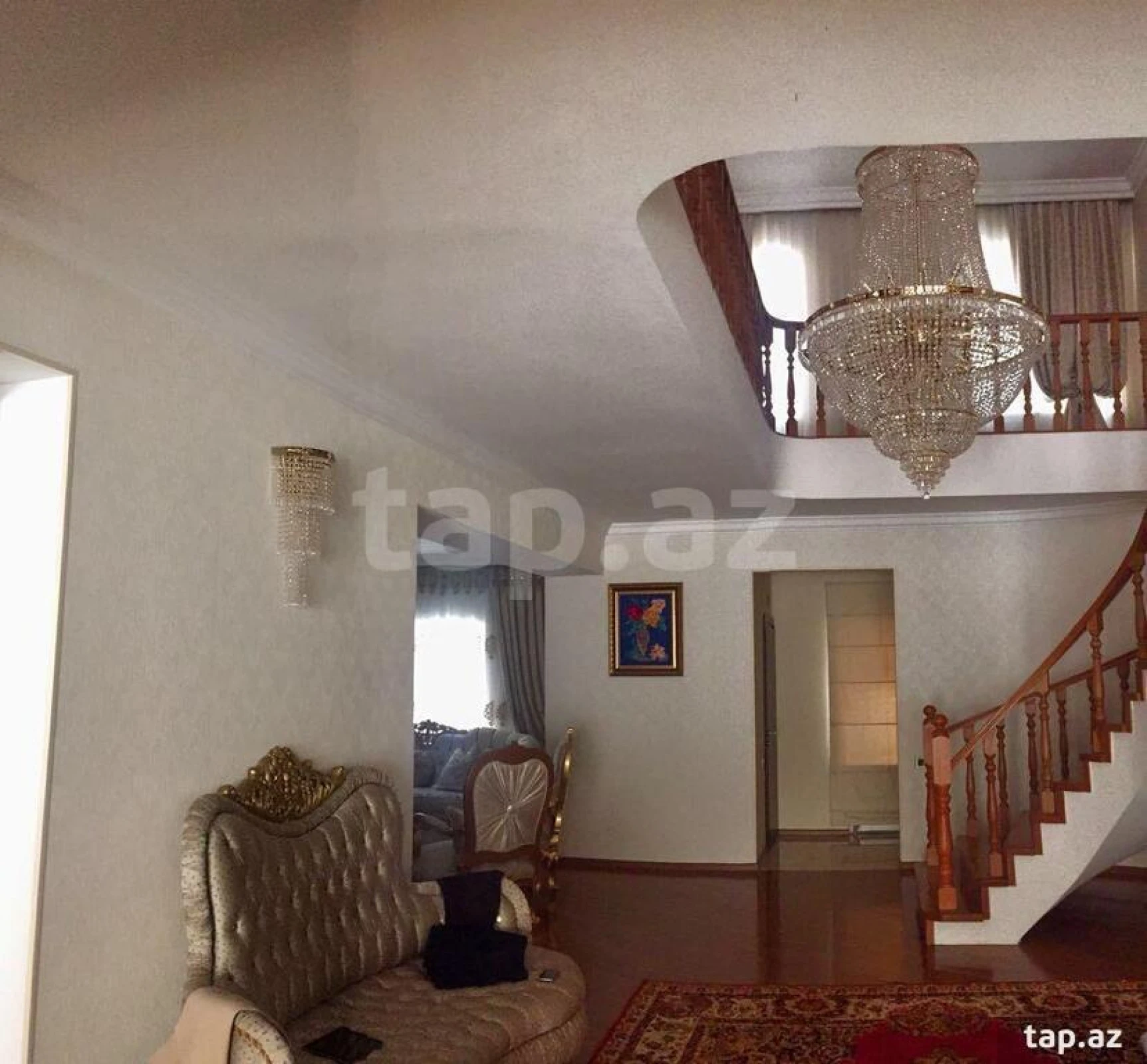 Satılır 8 otaqlı həyət evi