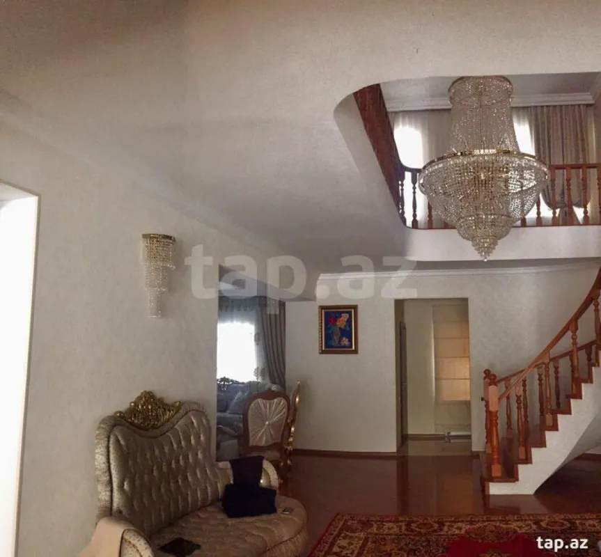 Satılır 8 otaqlı həyət evi