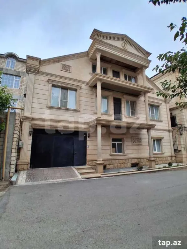 Satılır 8 otaqlı həyət evi