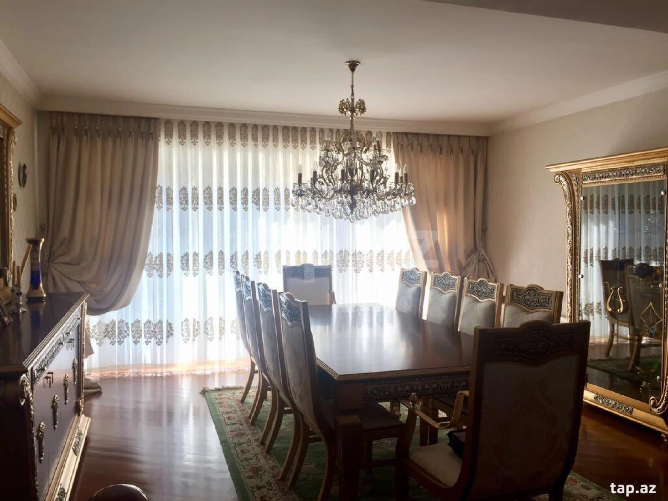 Satılır 8 otaqlı həyət evi