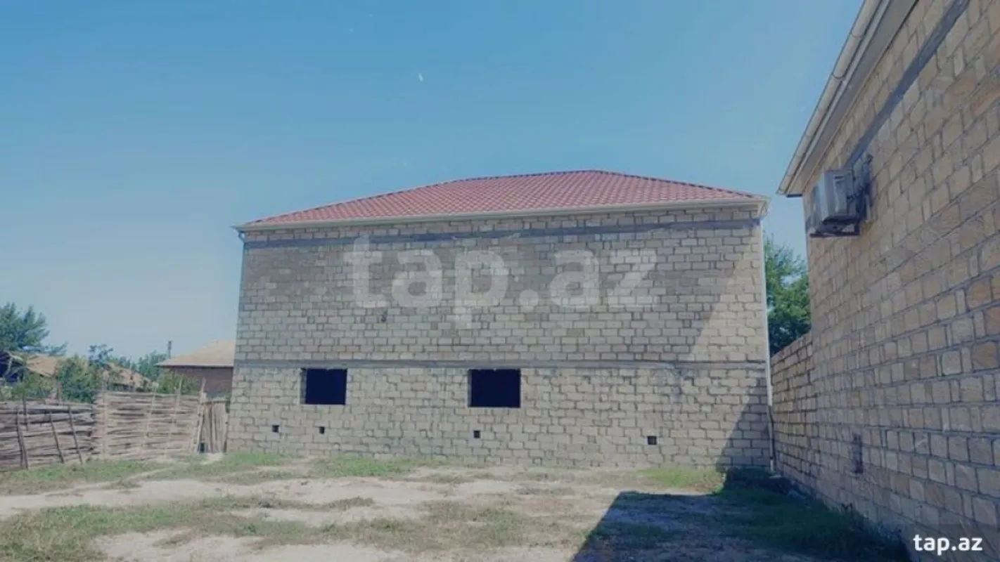 Satılır 6 otaqlı həyət evi