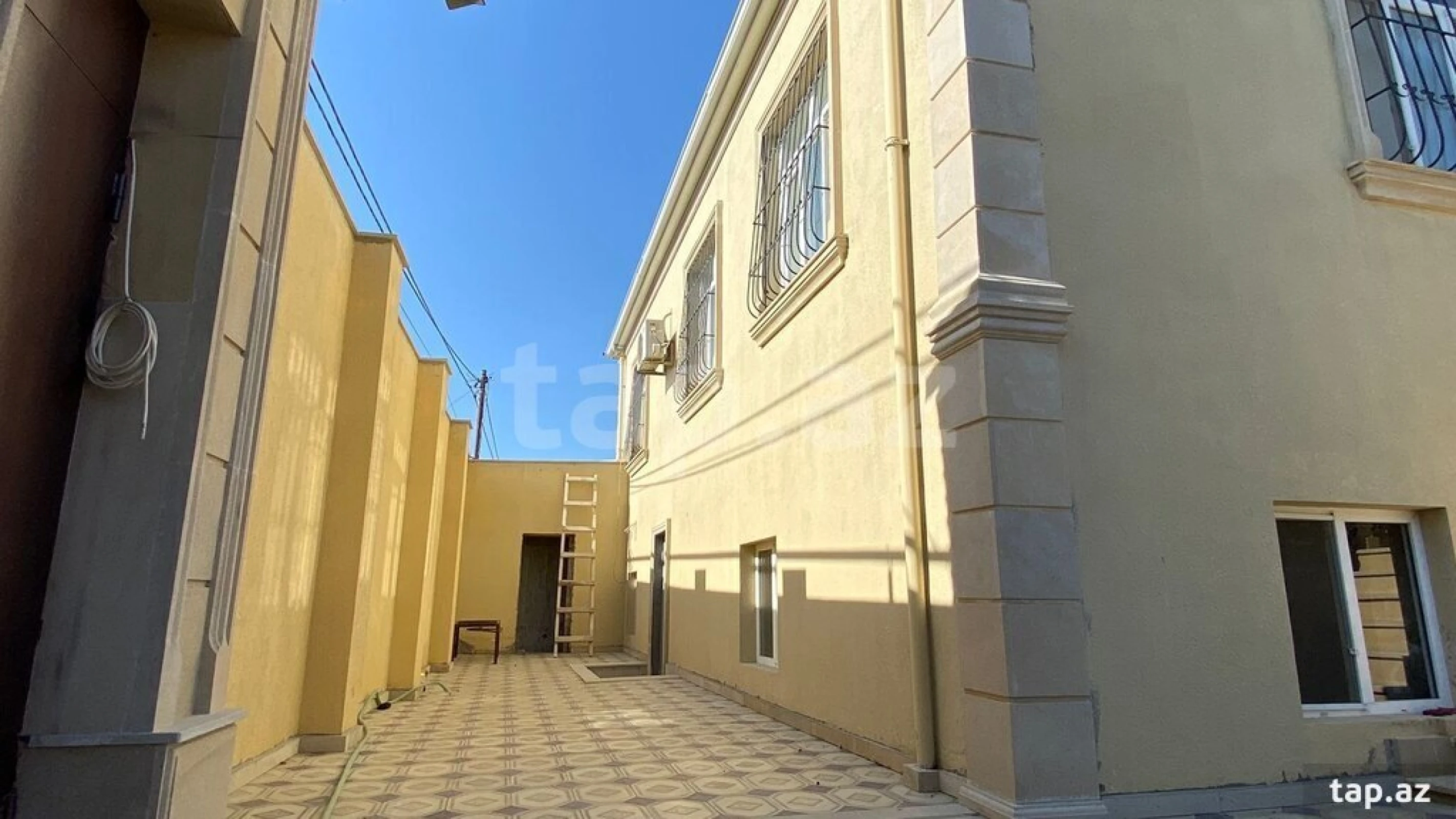 Satılır 4 otaqlı həyət evi