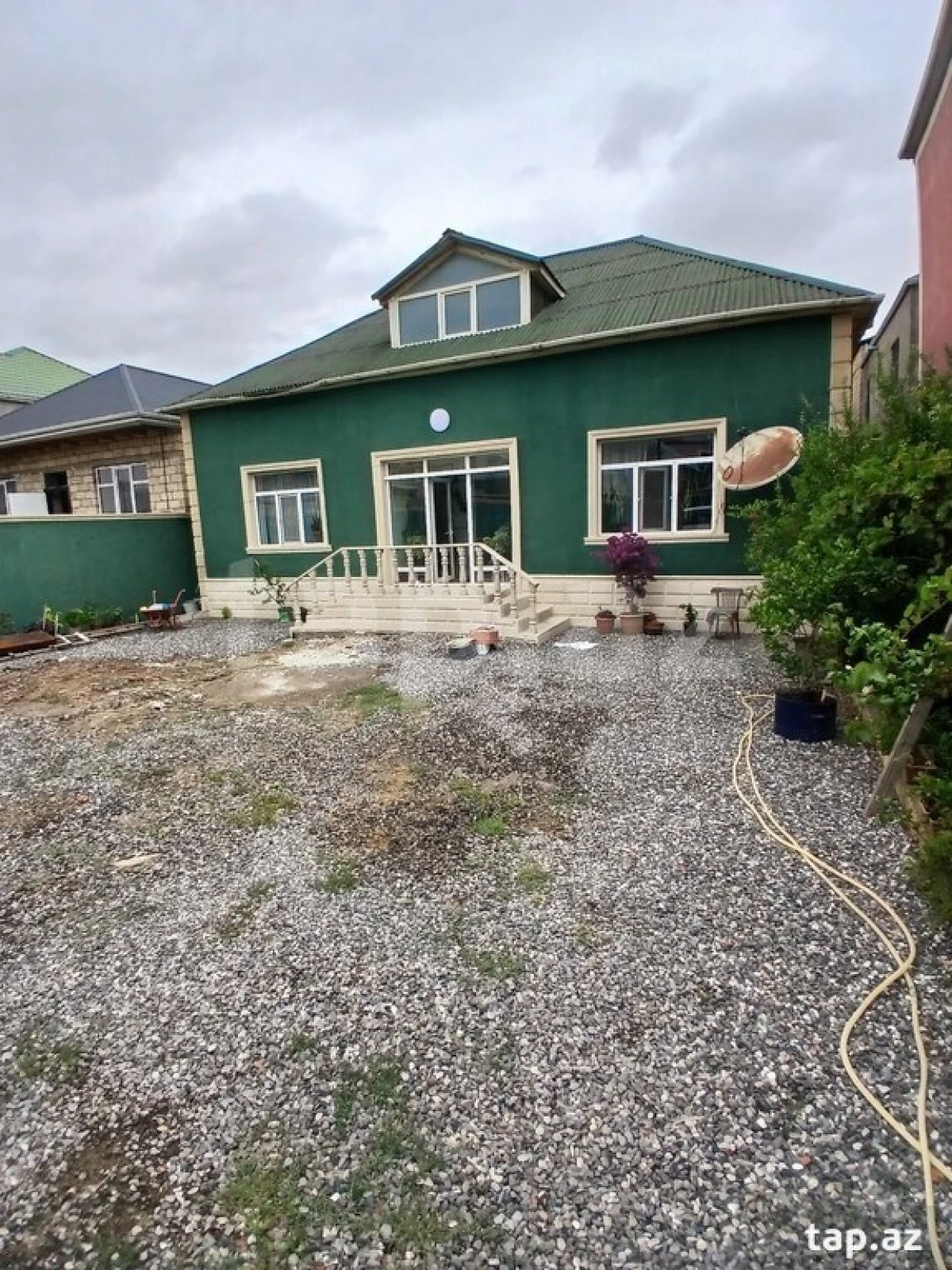 Satılır 4 otaqlı həyət evi