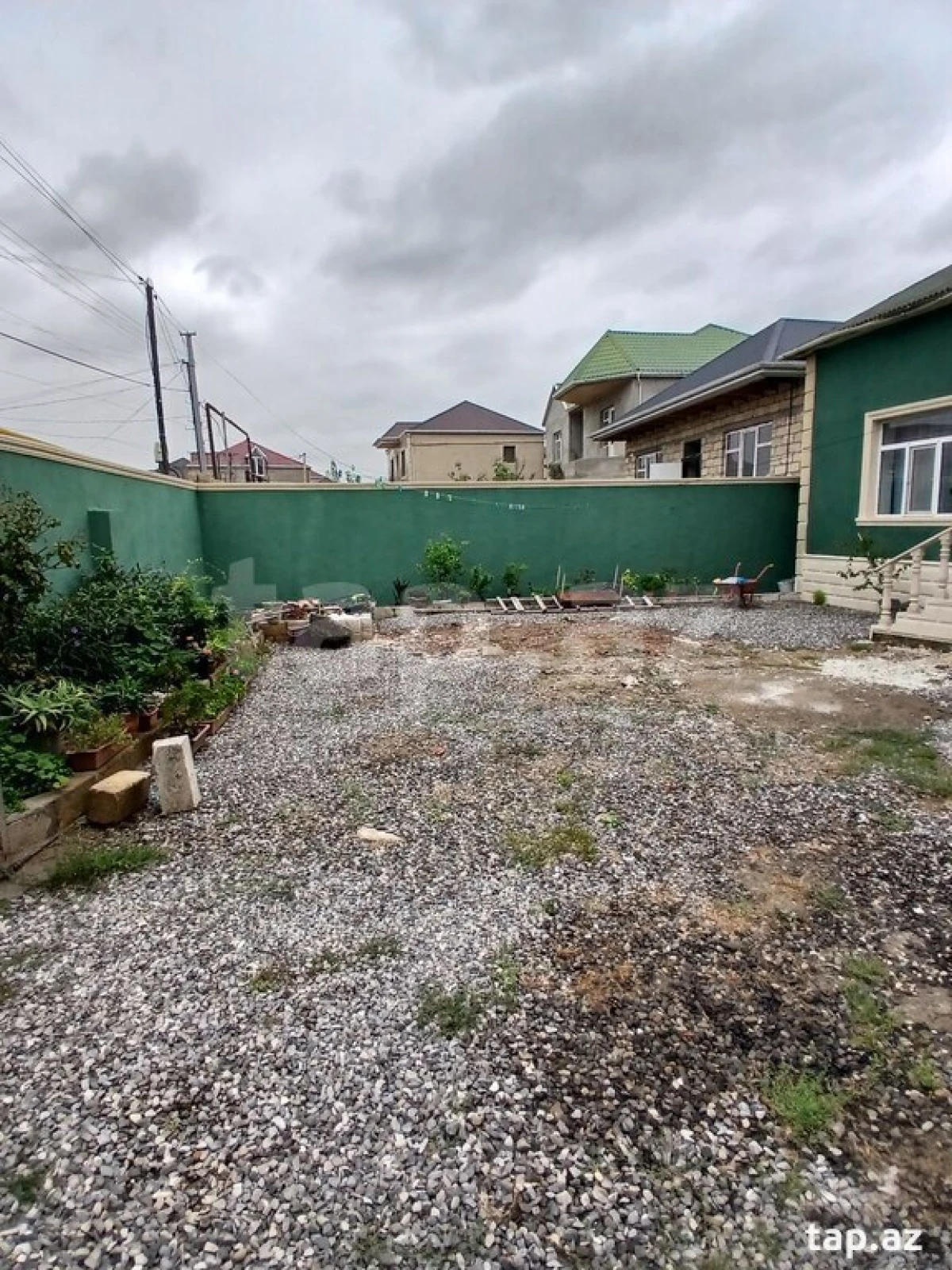 Satılır 4 otaqlı həyət evi