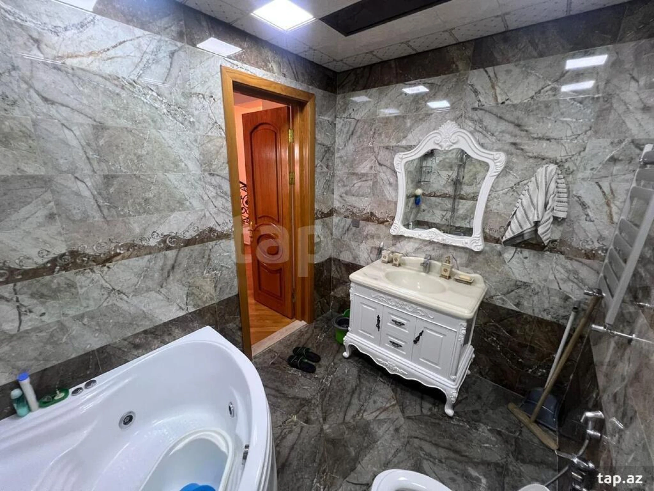 Satılır 5 otaqlı həyət evi