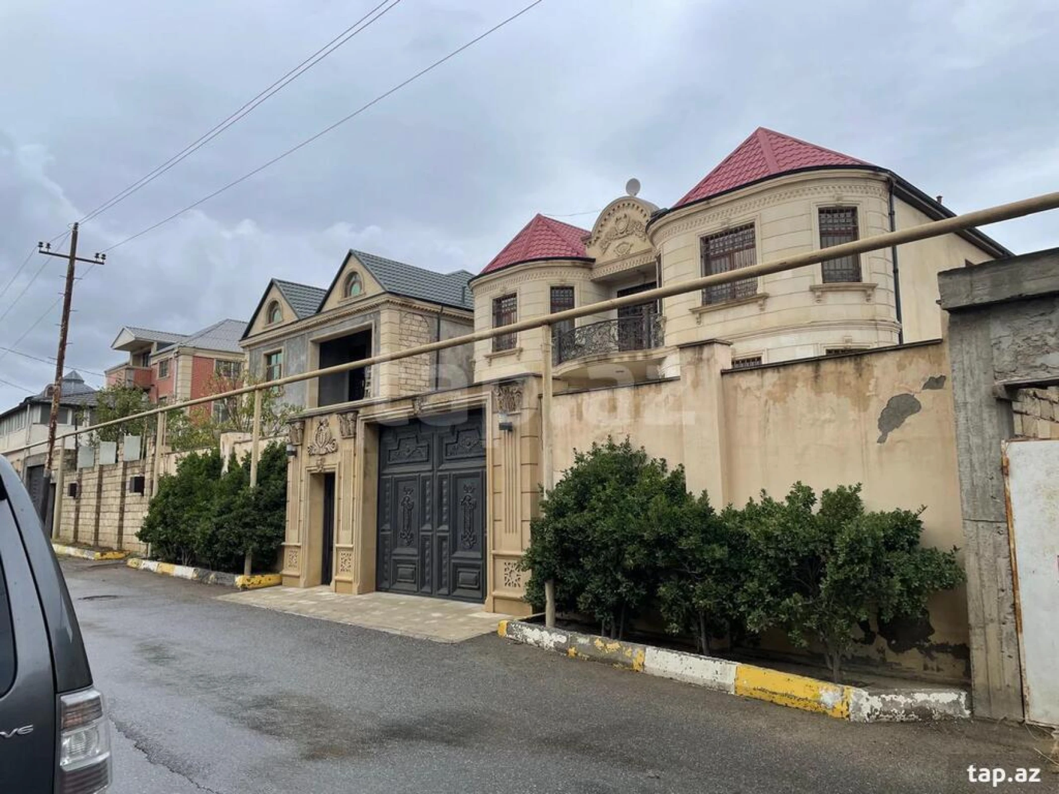 Satılır 5 otaqlı həyət evi