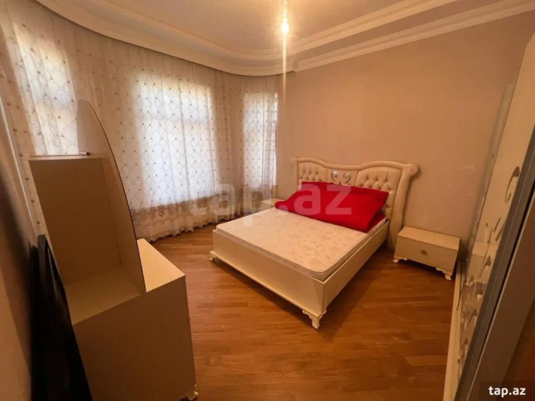 Satılır 5 otaqlı həyət evi