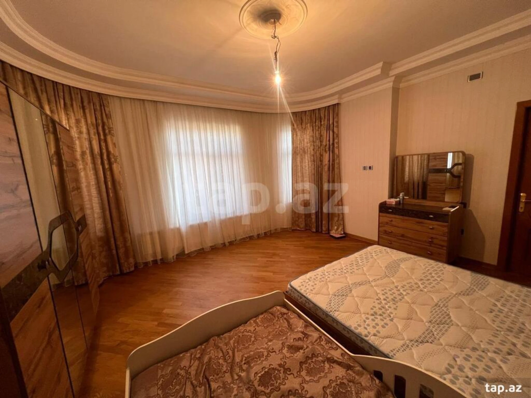 Satılır 5 otaqlı həyət evi