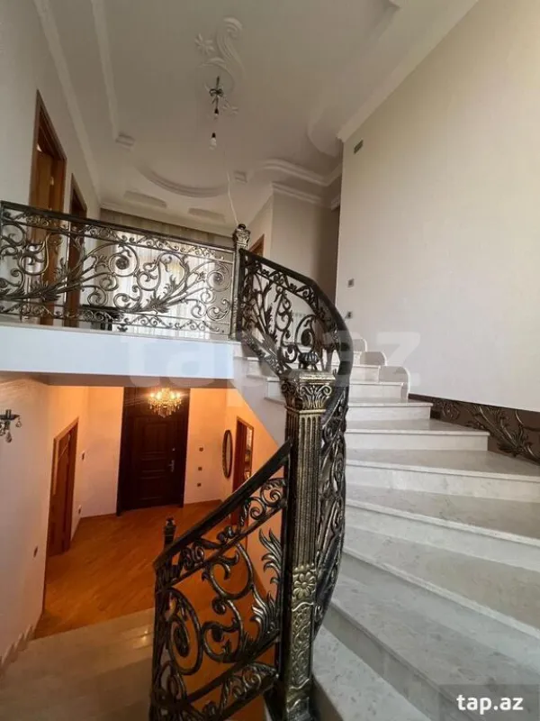 Satılır 5 otaqlı həyət evi