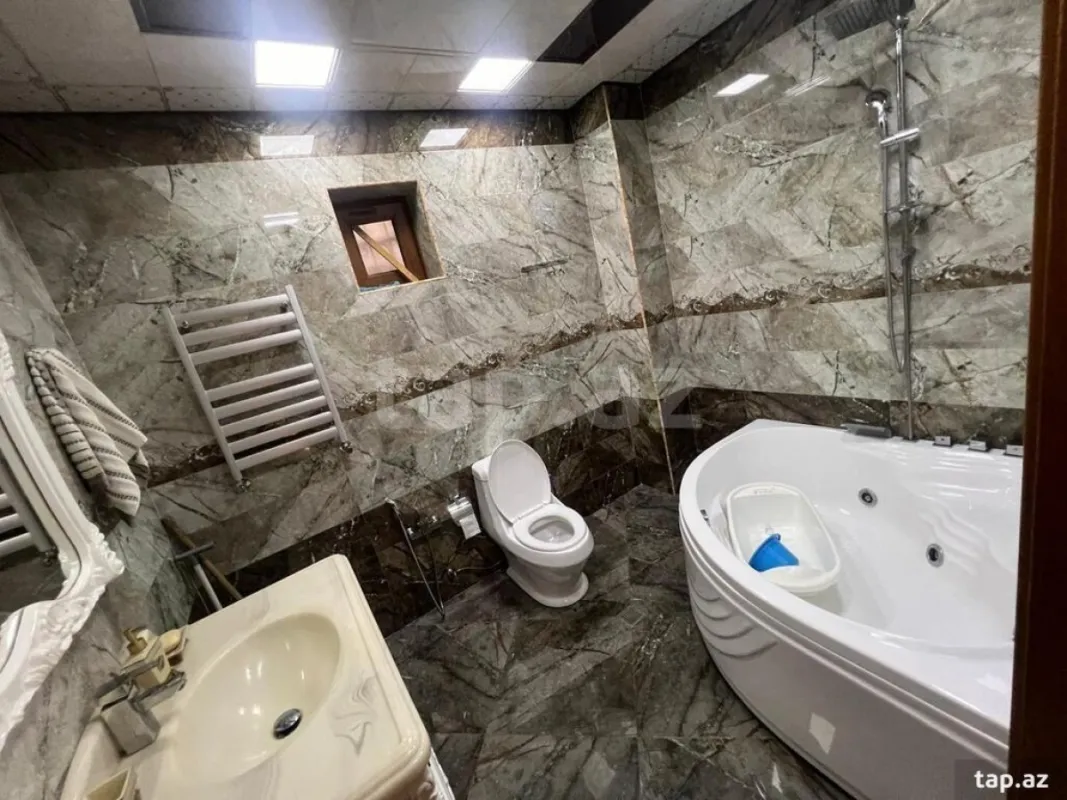 Satılır 5 otaqlı həyət evi