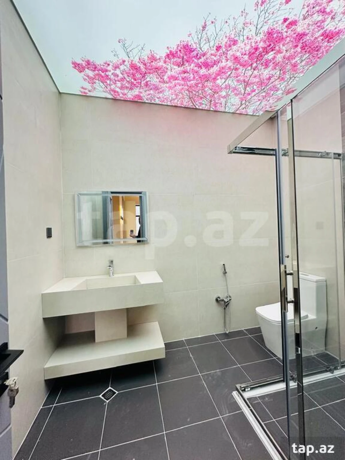 Satılır 5 otaqlı həyət evi