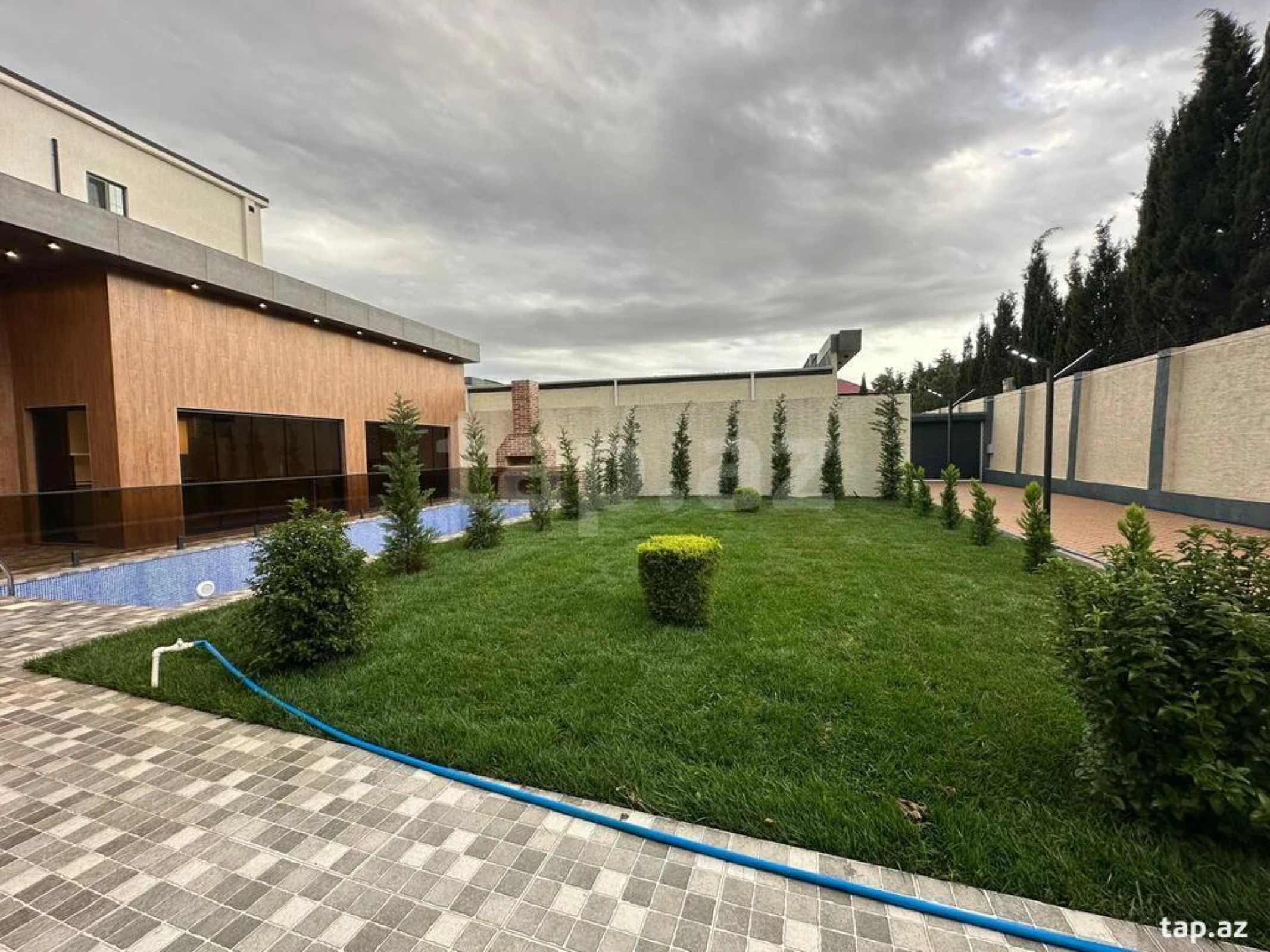 Satılır 5 otaqlı həyət evi