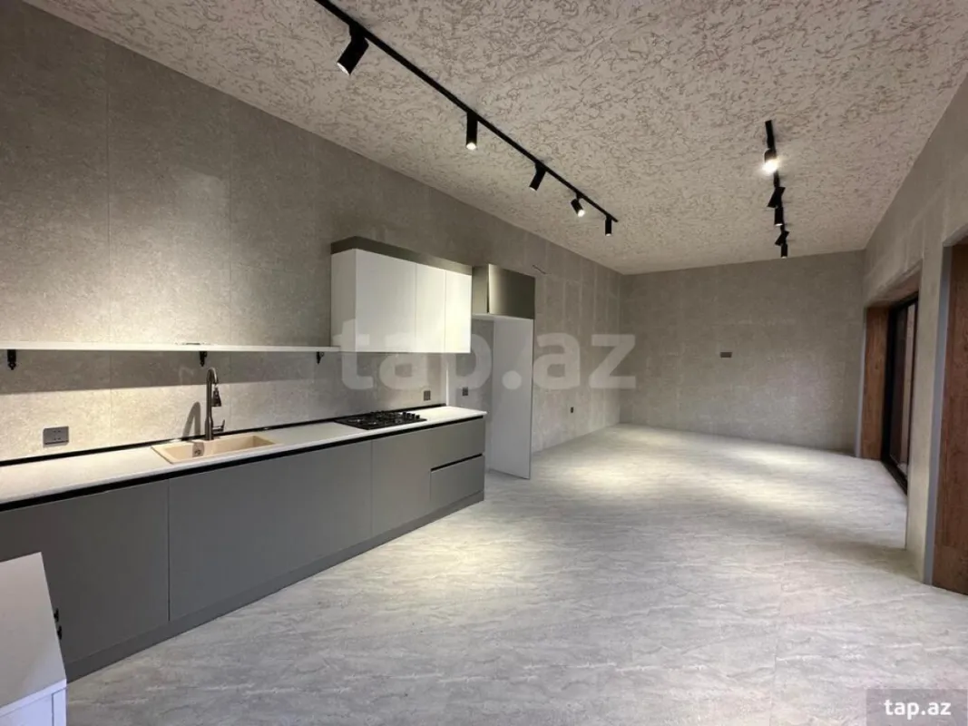 Satılır 5 otaqlı həyət evi