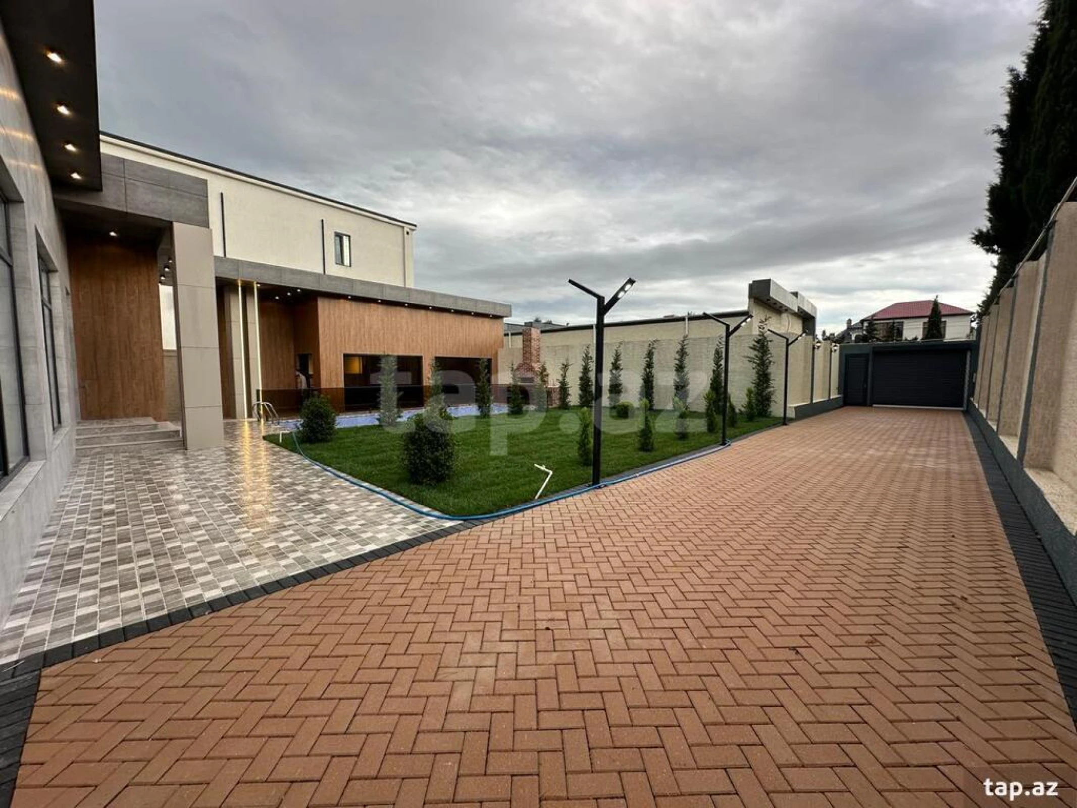 Satılır 5 otaqlı həyət evi