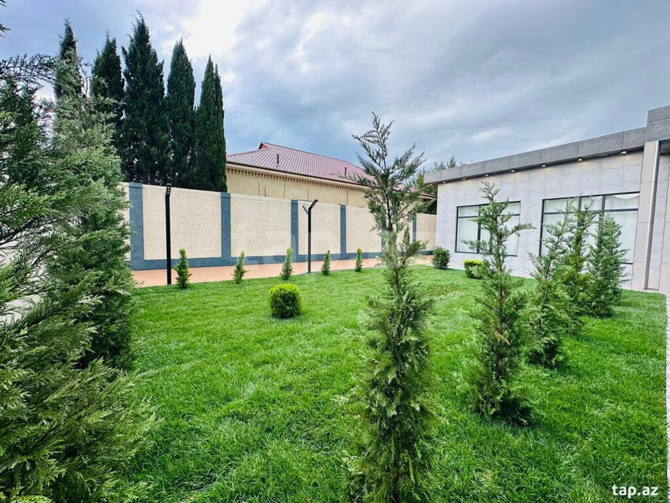 Satılır 5 otaqlı həyət evi