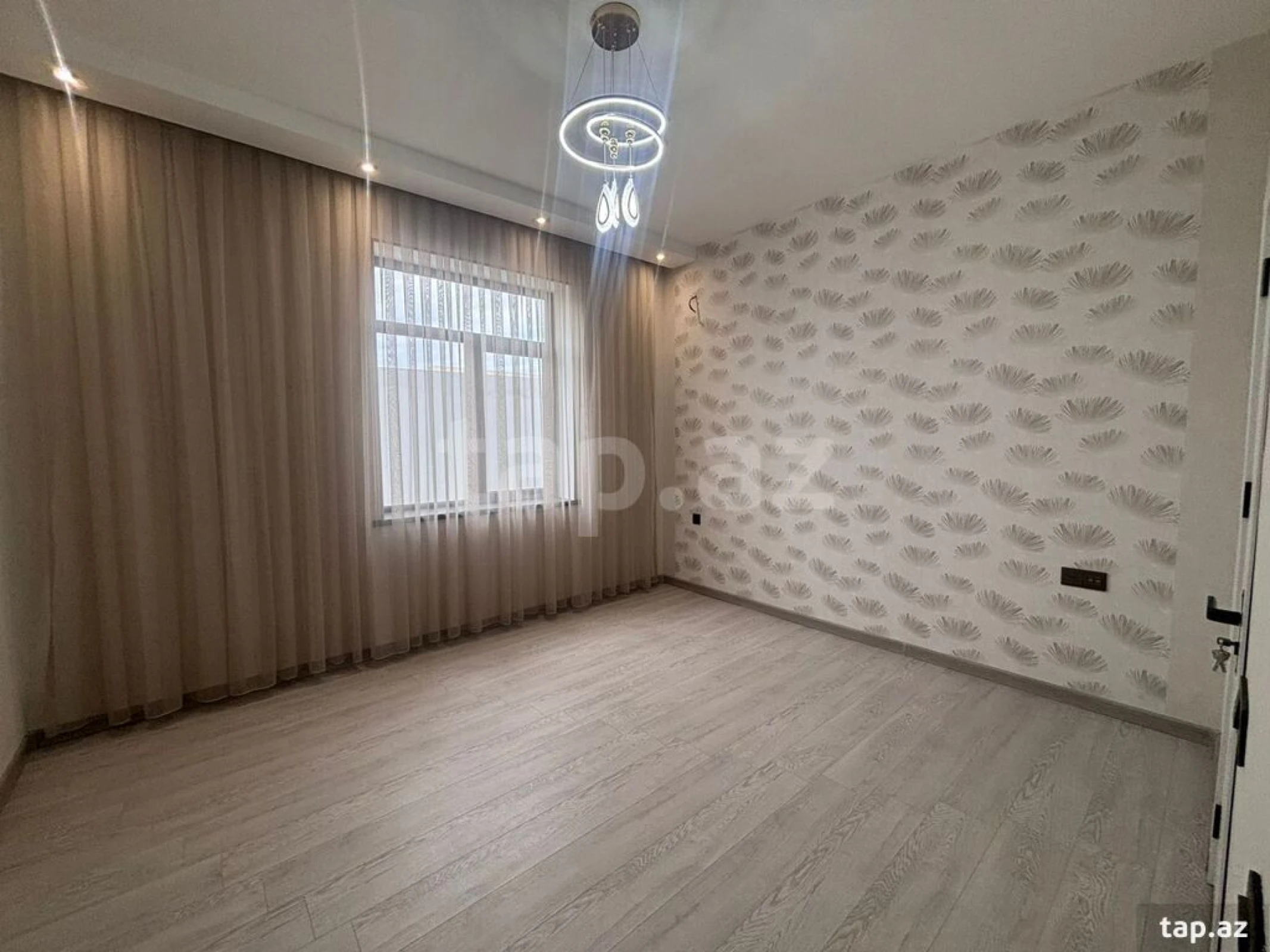 Satılır 4 otaqlı həyət evi