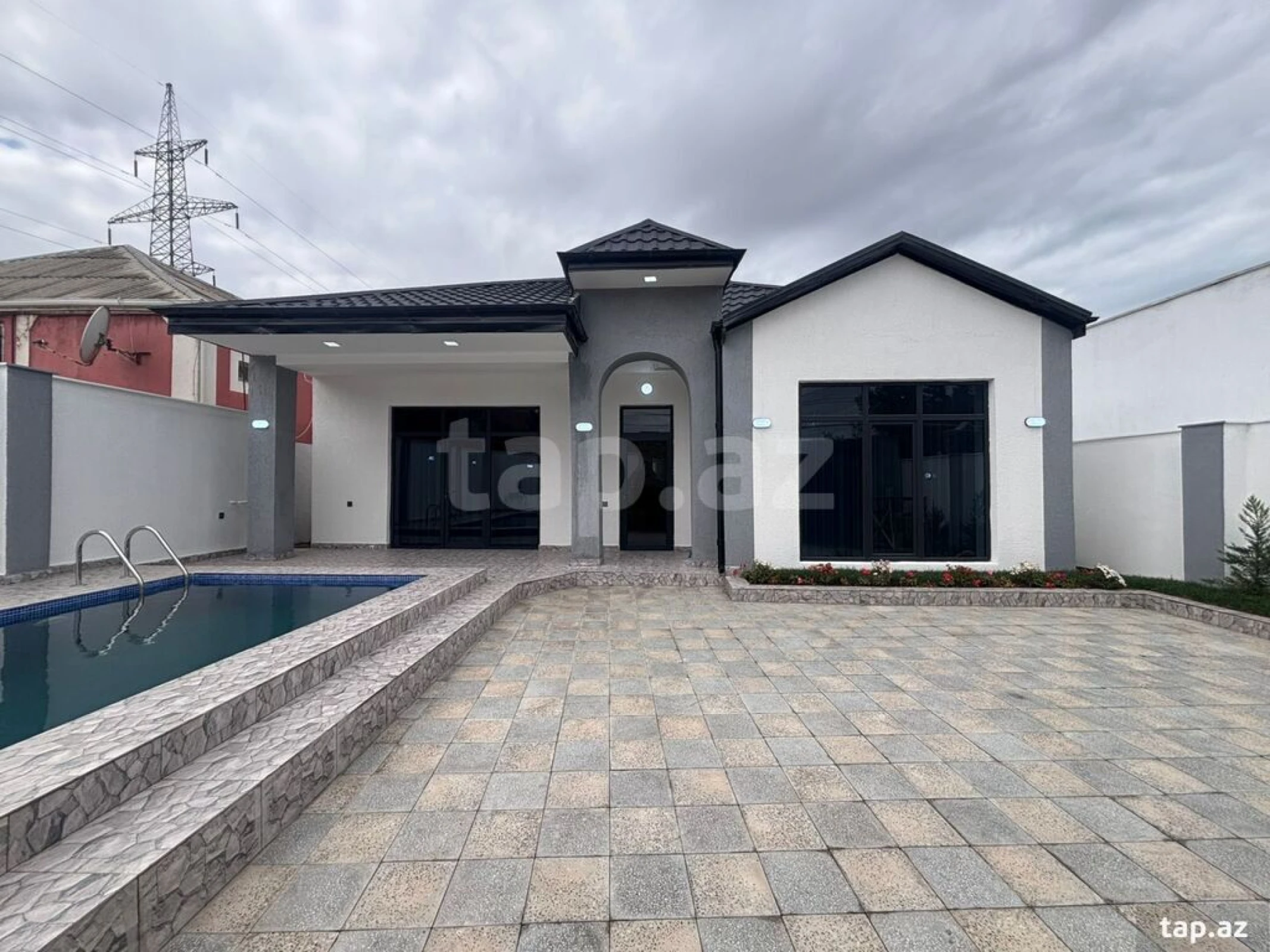 Satılır 4 otaqlı həyət evi