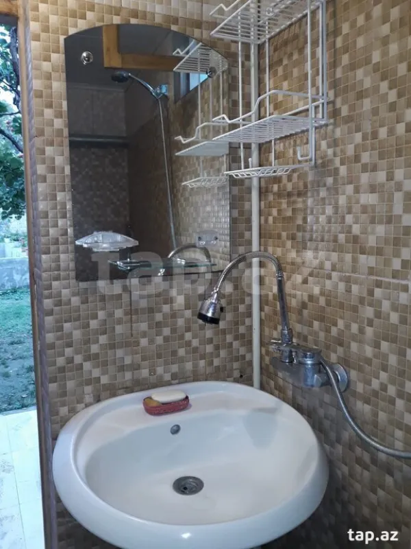 Kirayə verilir 5 otaqlı həyət evi 280 m²