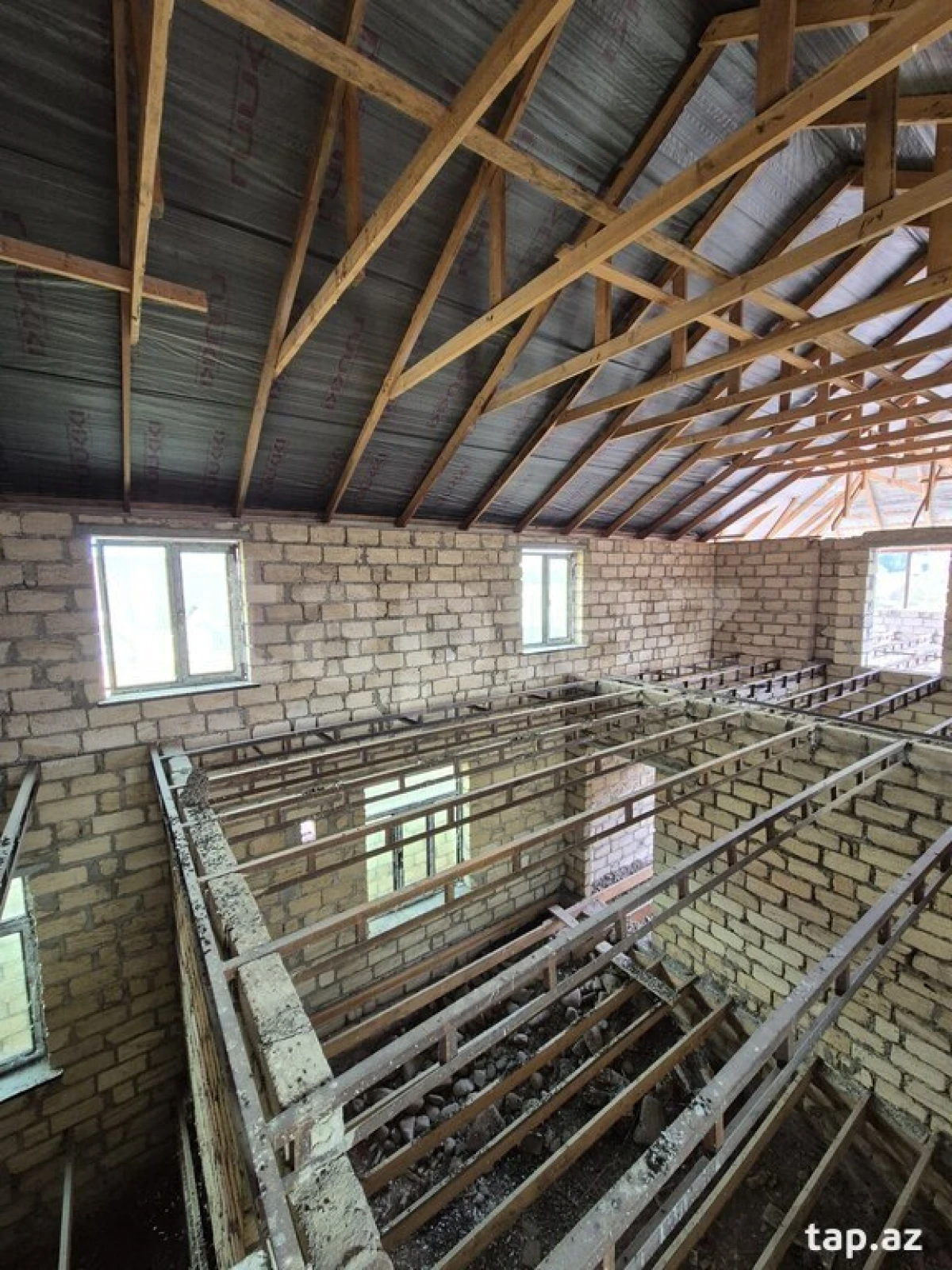 Satılır 5 otaqlı həyət evi