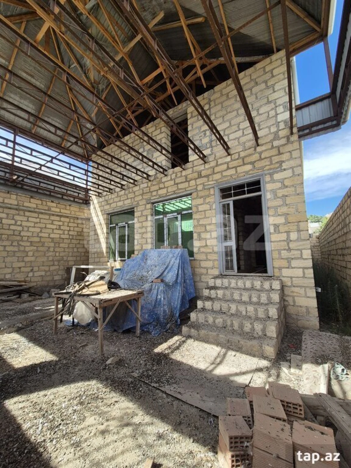 Satılır 5 otaqlı həyət evi