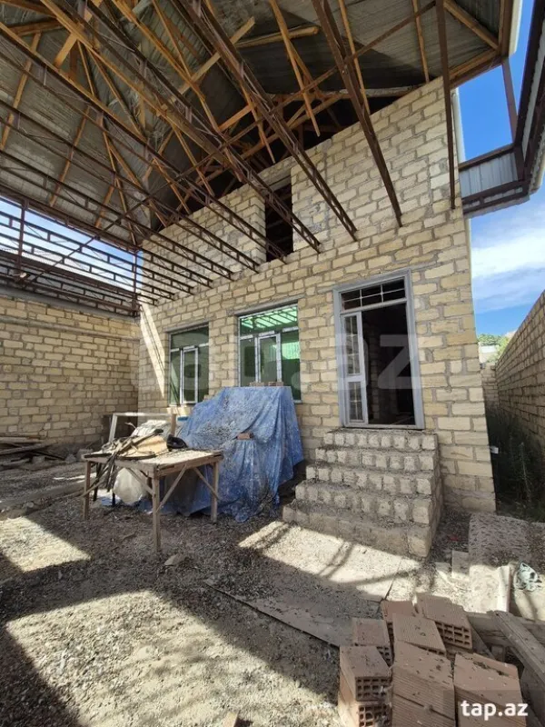 Satılır 5 otaqlı həyət evi