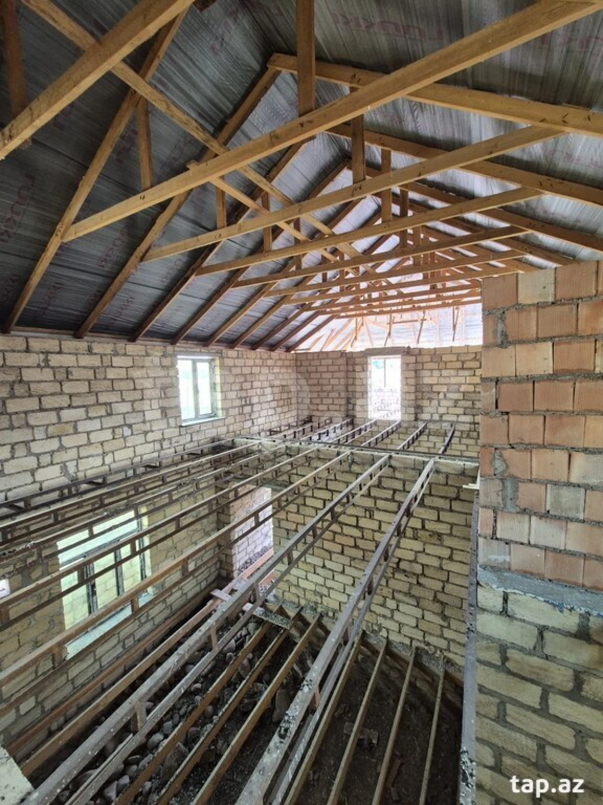 Satılır 5 otaqlı həyət evi