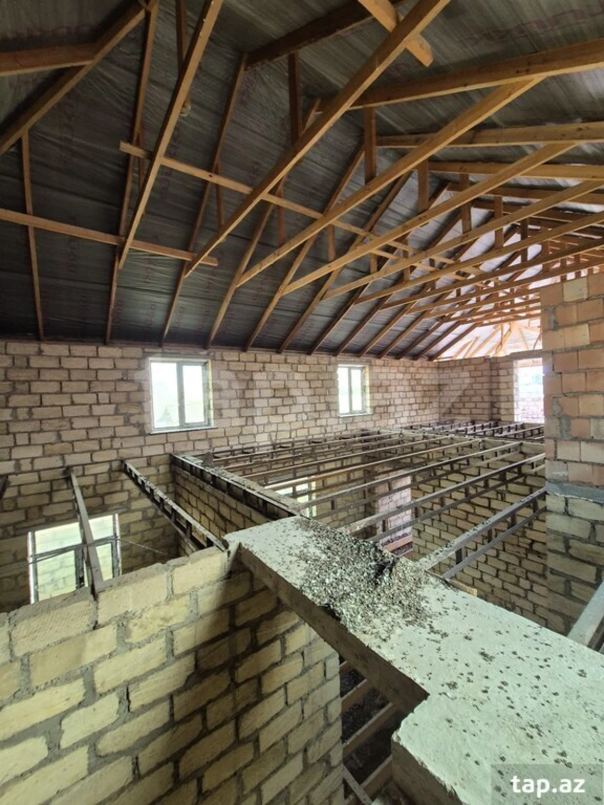 Satılır 5 otaqlı həyət evi