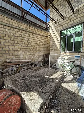 Satılır 5 otaqlı həyət evi