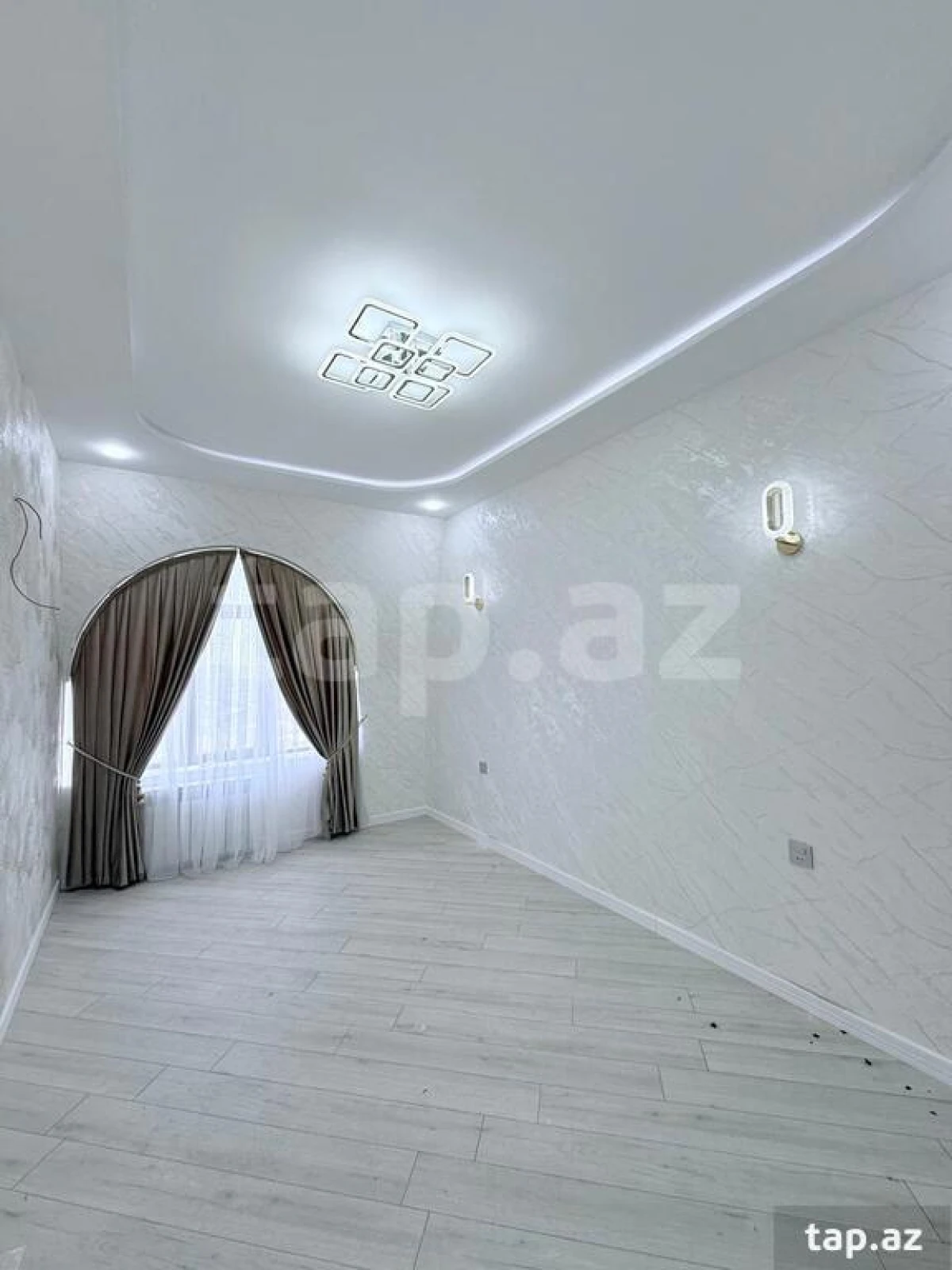 Satılır 2 otaqlı yeni tikili 60 m²