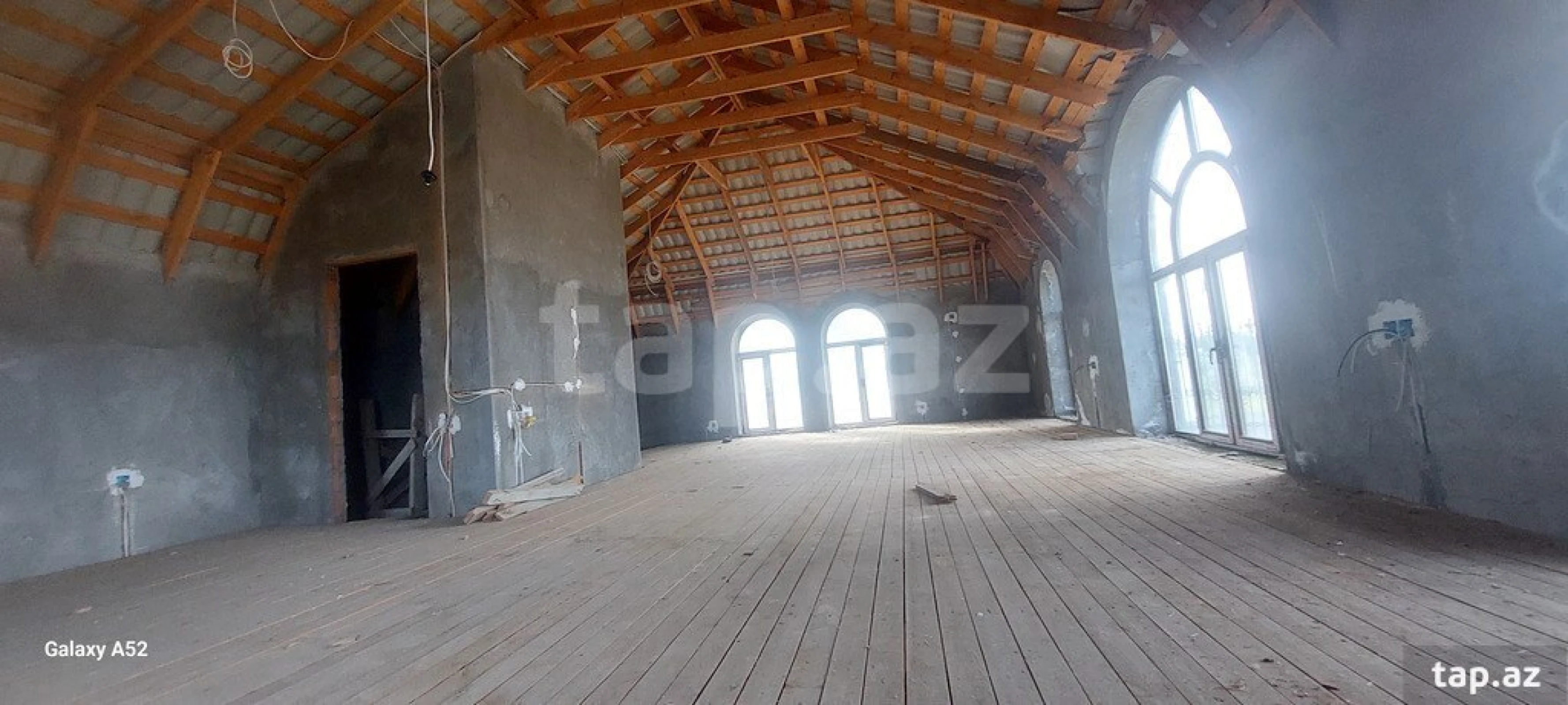 Satılır 5 otaqlı həyət evi 200 m²