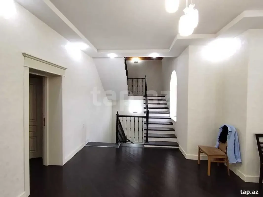Satılır 5 otaqlı həyət evi 600 m²