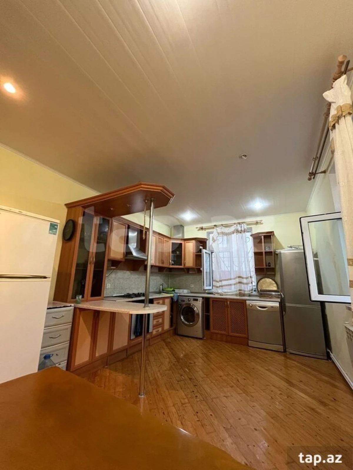 Satılır 7 otaqlı həyət evi