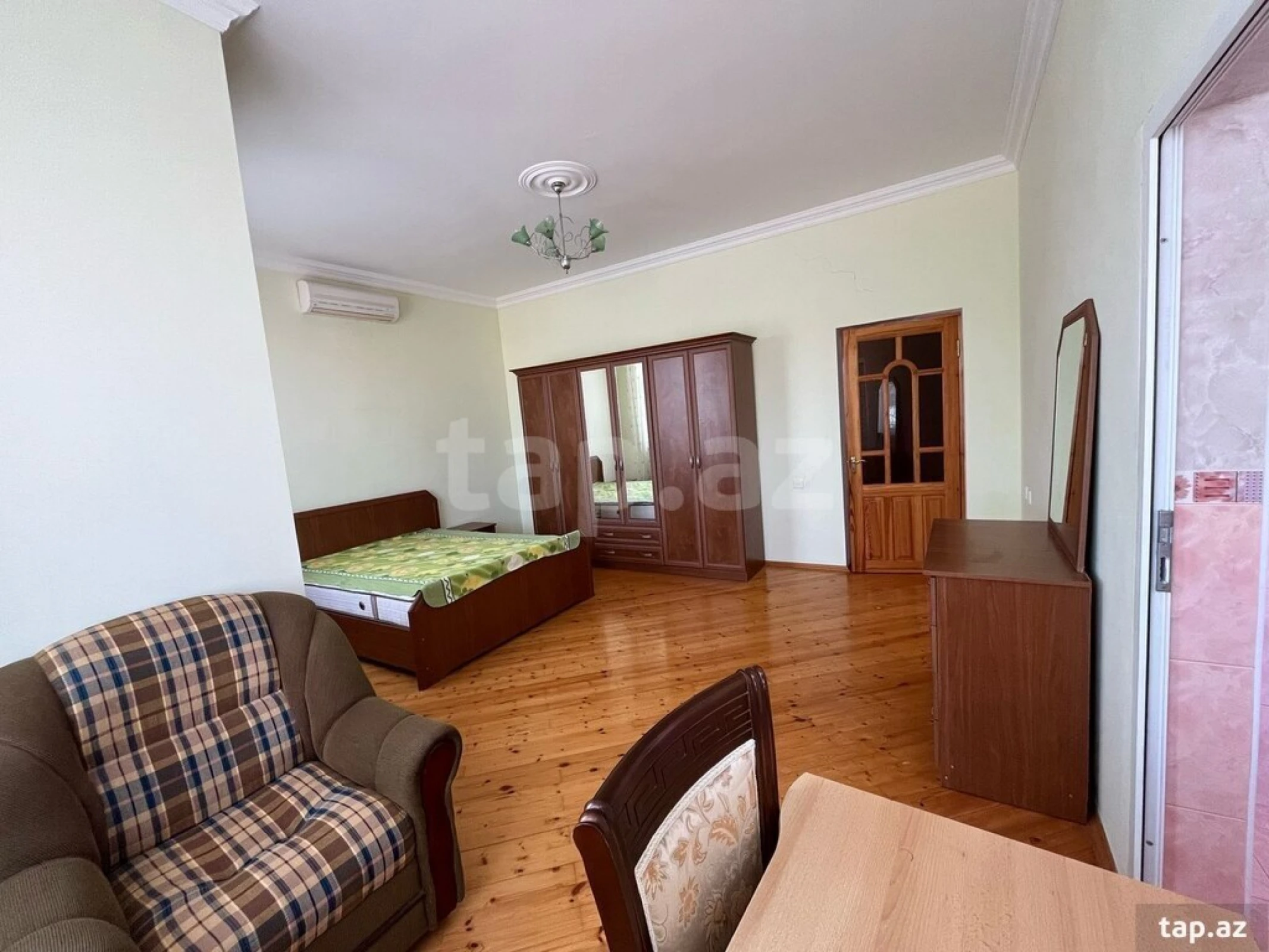 Satılır 7 otaqlı həyət evi