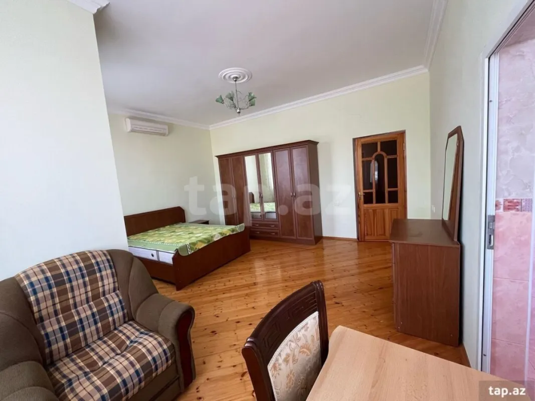 Satılır 7 otaqlı həyət evi