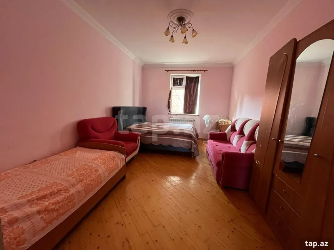 Satılır 7 otaqlı həyət evi