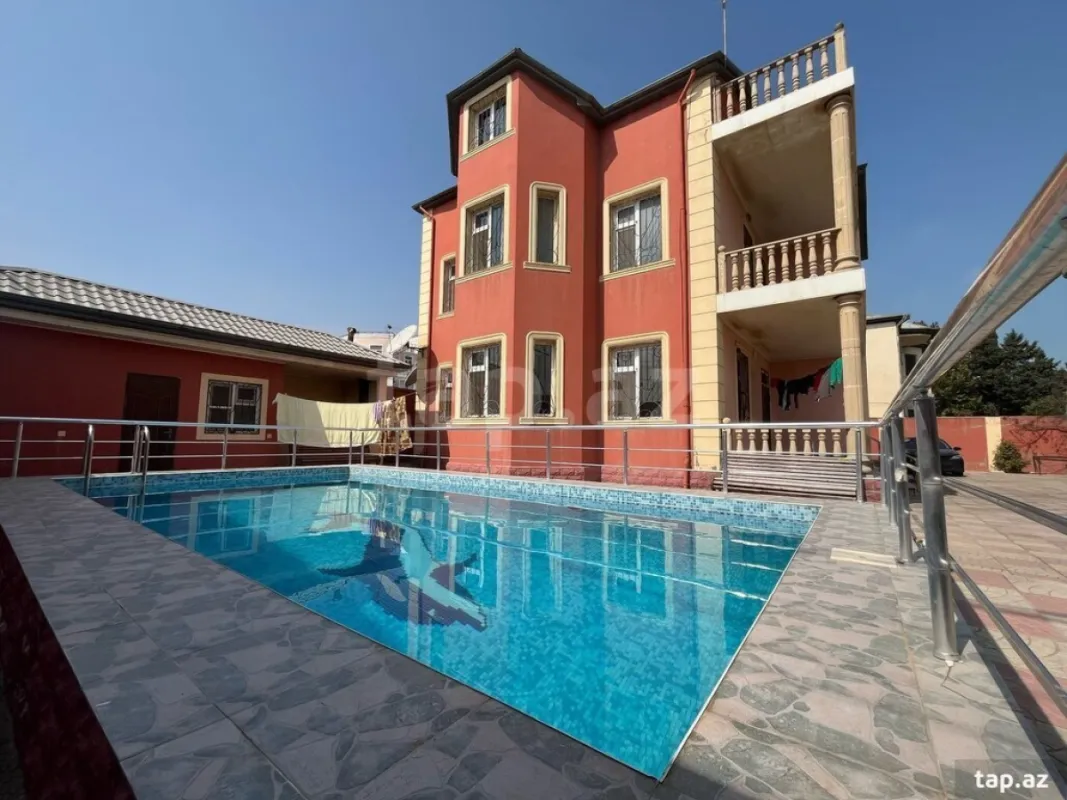 Satılır 7 otaqlı həyət evi